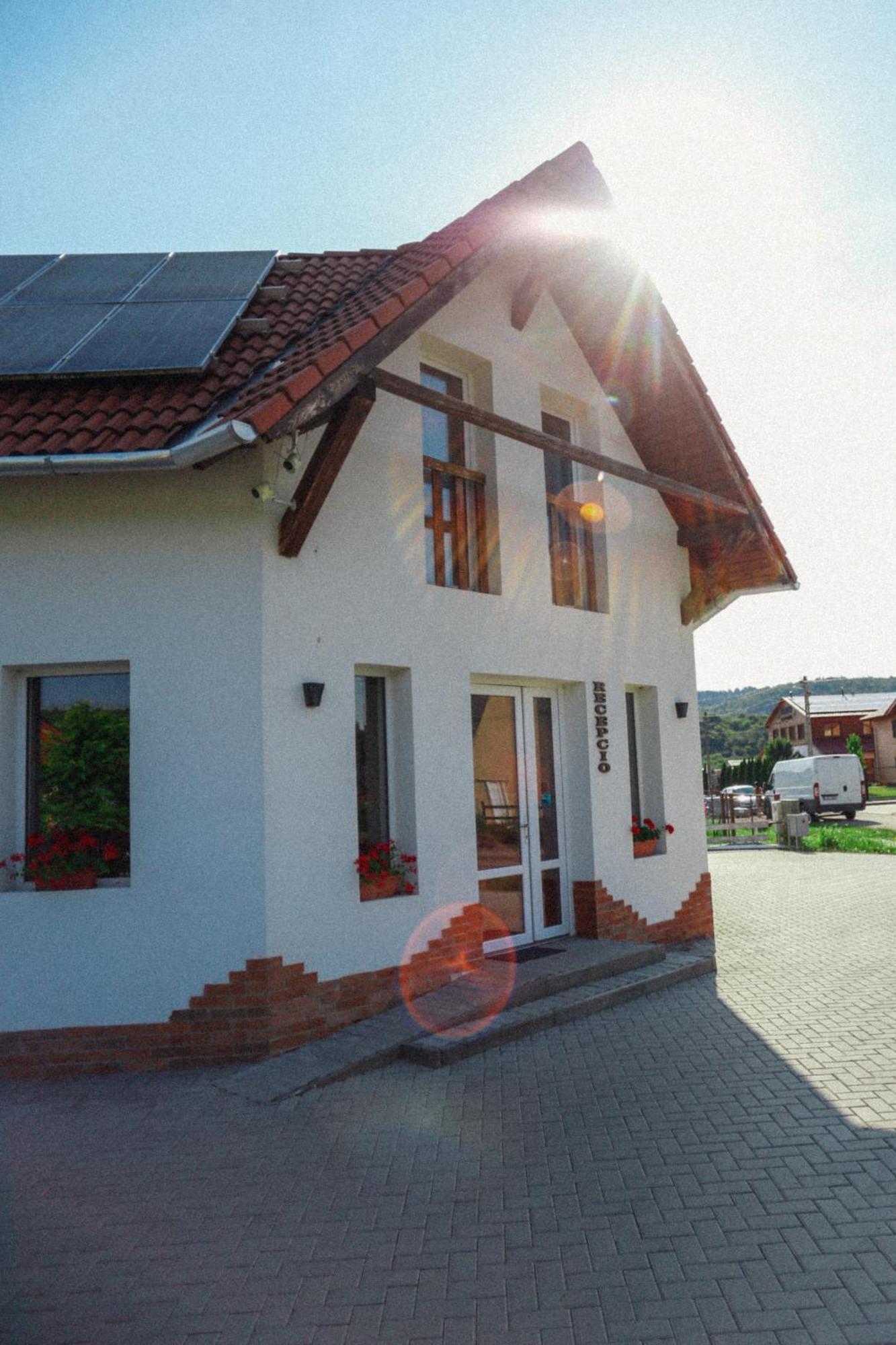 Megnyugtat-Lak Apartmanhaz Demjén Exterior foto